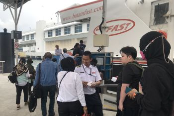 DPRD Kepri minta syarat perjalanan disesuaikan saat vaksin kosong