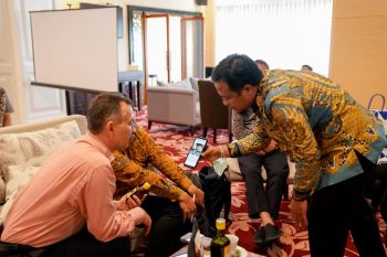Gubernur Sulsel bersama investor asing jajaki kerja sama energi terbarukan