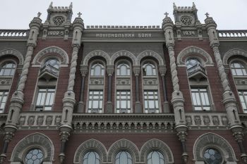 Ekonomi Ukraina menyusut