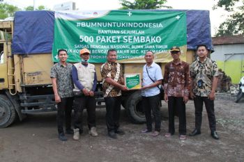 Petrokimia salurkan 500 paket sembako korban banjir Gresik