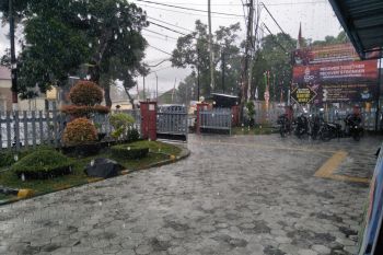 Waspadai hujan lebat disertai angin kencang di NTB