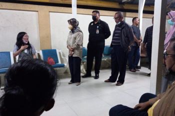 RSUD Arifin Achmad diduga tak melayani dengan baik, keluarga pasien mengamuk