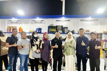 Kerajinan binaan pemasyarakatan Lapas Pekanbaru laris di Bali