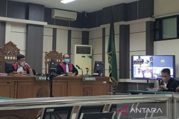 Dua dosen UIN Semarang dituntut 1,5 tahun karena terima suap Rp830 juta