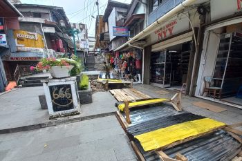 Pemkot Bukittinggi: Sisa galian proyek awning segera diselesaikan