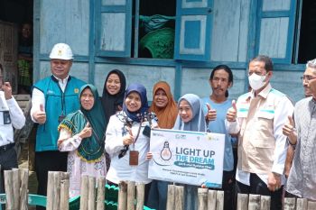 Pegawai PLN donasikan gajinya untuk biaya penyambungan listrik 3.607 keluarga prasejahtera