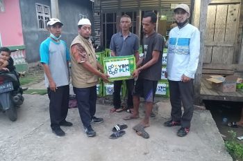 YBM PLN serahkan puluhan paket sembako untuk korban banjir Lampung Selatan