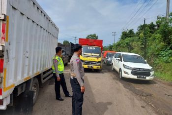 Polisi urai kemacetan di Jalinsum ruas Tembesi -Batanghari