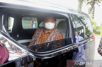 Airlangga sebut wacana Ridwan Kamil masuk Golkar masih dibahas