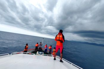 Nelayan Naikliu bantu cari korban Kapal Cantika Express 77