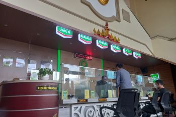 Jaksa KPK serahkan berkas suap Unila