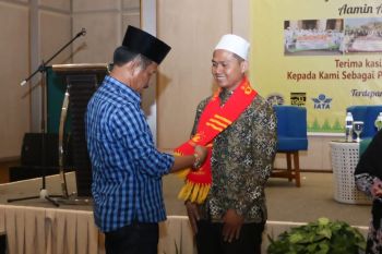 Pemkot Batam memberangkatkan 80 tokoh masyarakat ke Tanah Suci