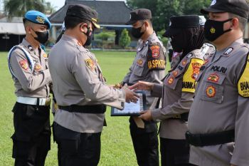 Kapolres pimpin upacara pemecatan seorang polisi