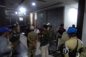 Enam pasang muda-mudi terjaring razia, dua wisma di Meranti terancam disegel
