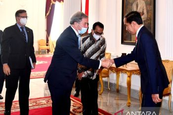 Presiden Jokowi menerima delegasi Boeing International di Istana Merdeka