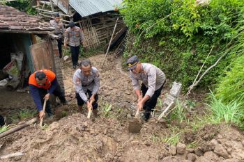 Polres Madiun kirimkan tim "Kijang" bantu tangani korban longsor
