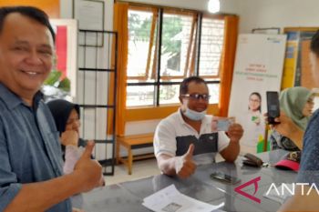 Kantor Pos Biaro Agam bayarkan BSU Danom BPJS