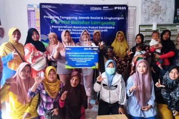 PNM Wilayah Lampung serahkan bantuan kepada masyarakat terdampak banjir di Lampung Selatan