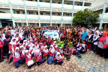 Ratusan pelajar dan warga Padang ikuti simulasi evakuasi  gempa dan tsunami
