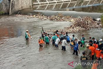 Pemkab Bantul kerahkan para santri ponpes lakukan bersih sungai dan pasar