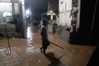 Hujan deras, banjir dan longsor terjadi di Semarang