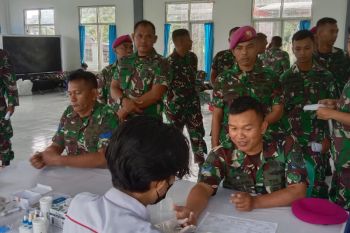 Prajurit Batalyon Infanteri 7 Marinir laksanakan donor darah HUT Marinir ke 77