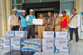 PLN berikan bantuan sembako untuk korban terdampak puting beliung