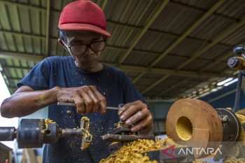 Kerajin Dari Limbah Kayu Ulin