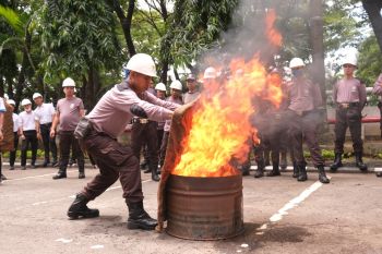 PLN UID Sulselrabar mengggelar simulasi tanggap darurat kebakaran