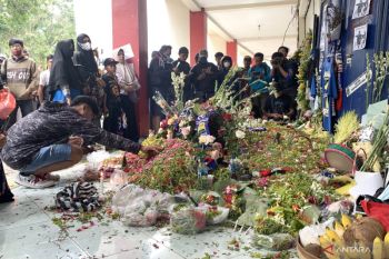 Arema FC menggelar doa bersama peringati 40 hari tragedi Kanjuruhan