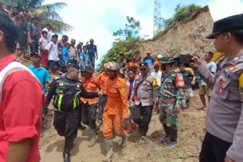 Tim gabungan Pemkab Agam temukan korban terakhir tertimbun tanah longsor