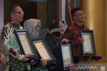 Berkontribusi di bidang iptek dan inovasi, empat ilmuwan terima Anugerah Habibie Prize 2022