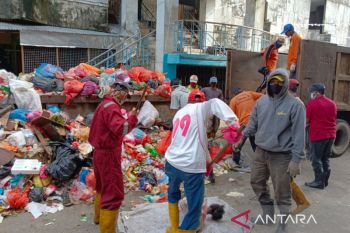 Armada sudah uzur, sampah di Selatpanjang kerap menumpuk