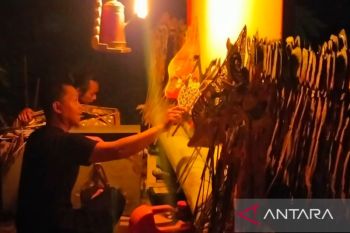 Meriahkan HUT ke-63 HST tampilkan wayang kulit
