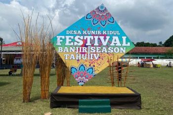 Wisatawan "serbu" Festival Banjir Tahu