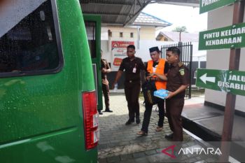 Kejari Gorontalo Utara menahan kades tersangka korupsi dana desa