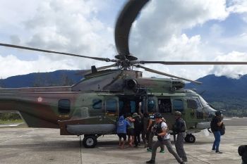 Prajurit korban penembakan KKB dievakuasi ke Timika Papua