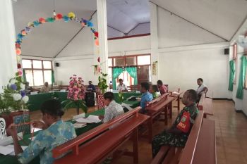 Babinsa 1708-05/Numfor hadiri sidang Jemaat GKI Betheil Yemburwo