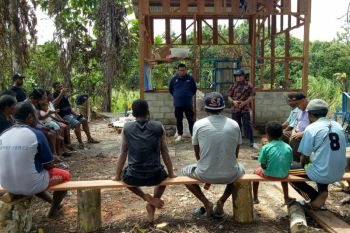 Unhas dan Universitas Papua beri pelatihan pengolahan sagu masyarakat distrik