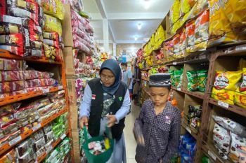 Momen belanja bersama yatim Dompet Dhuafa