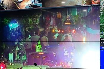Presiden Prancis pilih berjalan kaki usai gala dinner di GWK Bali