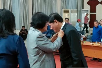 Ketua DPRD Manado Lantik Franklin Sinjal Gantikan Towoliu