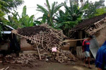 Sejumlah rumah di Lombok Tengah disapu angin puting beliung
