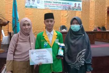 Fairuzy, santri SMP IT Darul Hikmah juara 1 lomba tahfizh Quran tingkat Pasbar