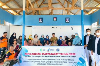 Poltekkes Kendari edukasi pencegahan PTM kepada warga pesisir Konawe