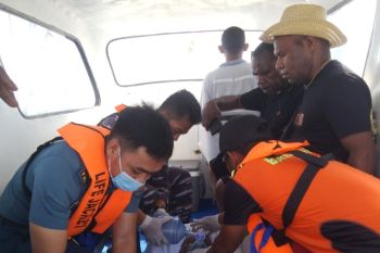 SAR Gabungan evakuasi wisatawan pingsan di Pulau Padar Labuan Bajo