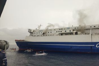 Kapal Motor Mutiara Timur 1 terbakar di Selat Bali