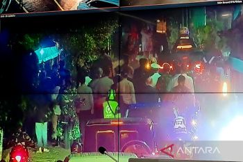 Presiden Prancis jalan kaki usai gala dinner di GWK