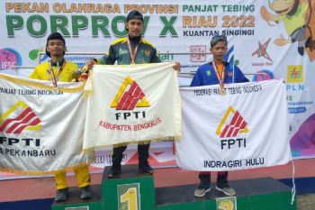 Hari kedua panjat tebing, Bengkalis koleksi lima medali emas