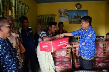 Bupati Sinjai salurkan bantuan korban tanah longsor di Gowa